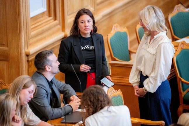 Naleraq’s Qarsoq Hoeegh-Dam from Greenland, Inuit Ataqatigiit’s Naaja H. Nathanielsen from Greenland, and Minister of Health and Church Affairs Ida Auken, during a meeting in the Folketing Hall at Christiansborg, Copenhagen, on August 27.
