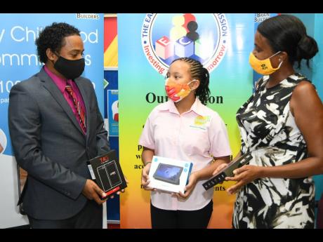 Imani-Leigh Hall (centre), founder of Ilah’s Lemon-Aid Stand for Kids Foundation chats with Trisha Williams Singh (right), chairman of the Early Childhood Commission, and Gregory Bent, principal of Alligator Pond Primary and Infant School. Imani-Leigh pr