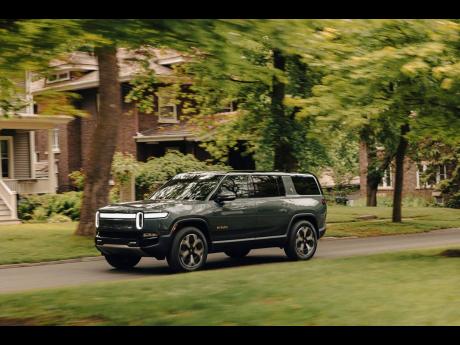 The R1S is ready for adventure thanks to a potential range of 400 miles and up to 835 horsepower. 