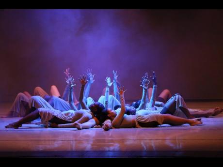 Credit: Nathaniel Stewart
‘Skin-Deep’ by Orville McFarlane explores beauty, ageing, and self-worth. Soloists Sienna Weng and Kenyah Mallet lead The Advanced Ensemble.